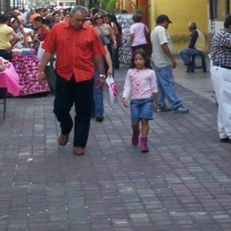 ESTACIONES METRO DE VALENCIA Y ACERAS AV. BOLÍVAR - Valencia, estado Carabobo, Venezuela